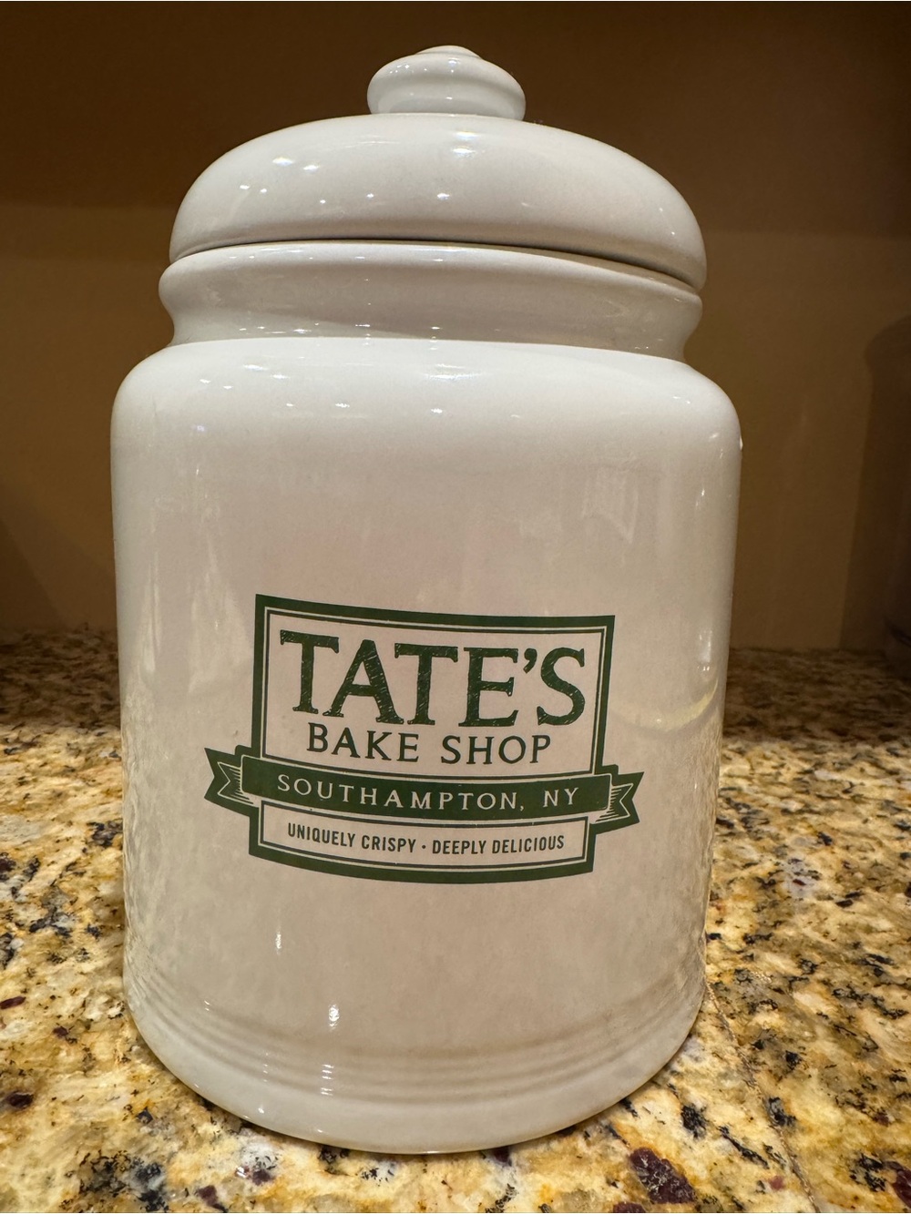 Tate’s Bake Shop Ceramic Cookie Jar 10” tall w/lid South Hampton, Long Island NY